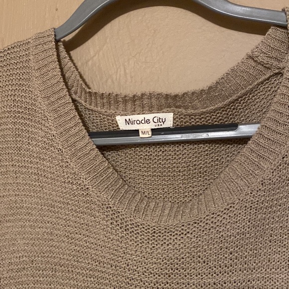 Tan Knitted Sweater / Pullover - Picture 3 of 3